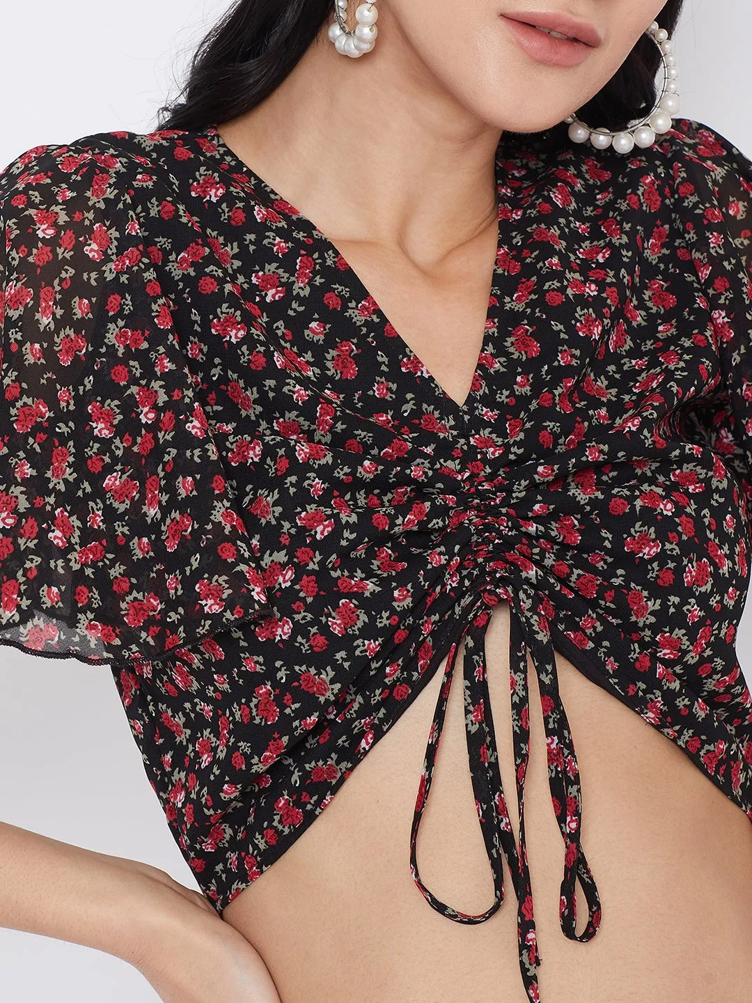 Berrylush Women Navy Blue & Red Floral Printed V-Neck Front Tie-Up Gathered Crop Top