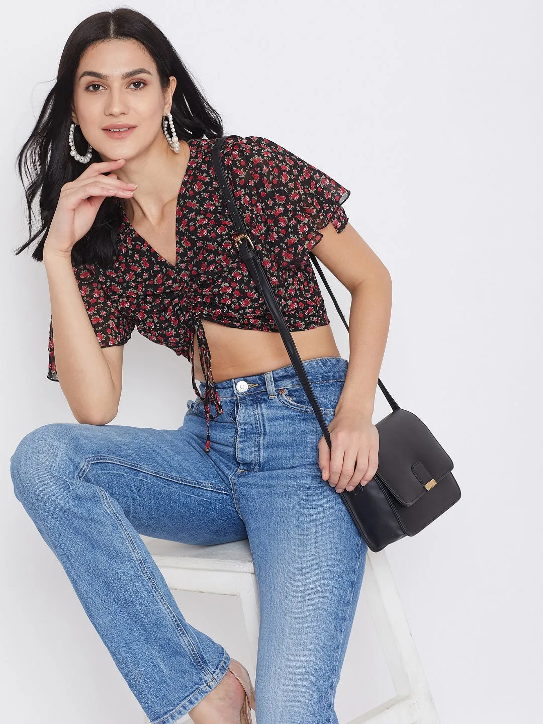 Berrylush Women Navy Blue & Red Floral Printed V-Neck Front Tie-Up Gathered Crop Top