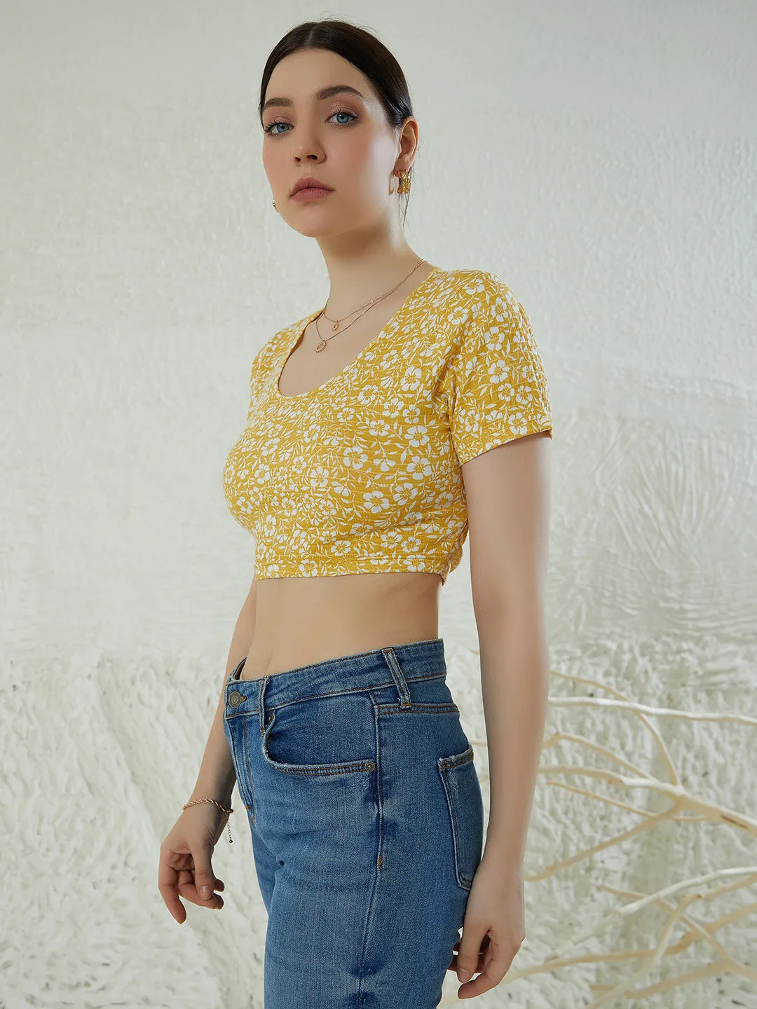 Berrylush Women Yellow & White Floral Printed Scoop Neck Waist Tie-Up Cotton Slim-Fit Cropped T-Shirt