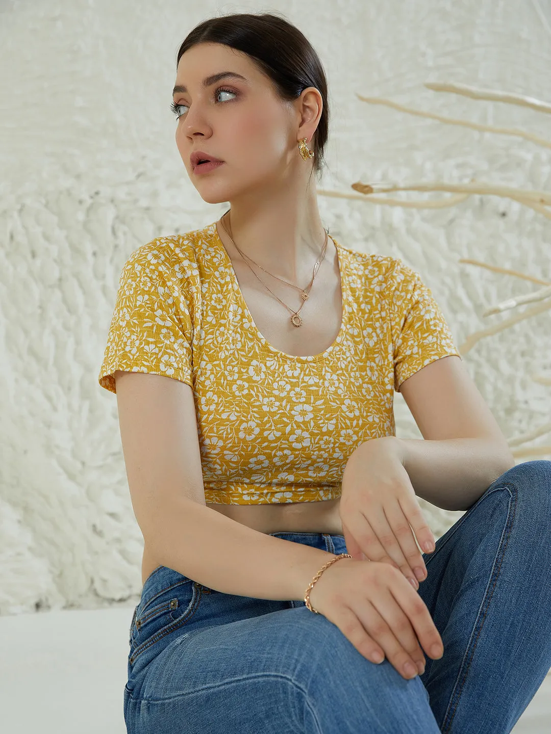 Berrylush Women Yellow & White Floral Printed Scoop Neck Waist Tie-Up Cotton Slim-Fit Cropped T-Shirt