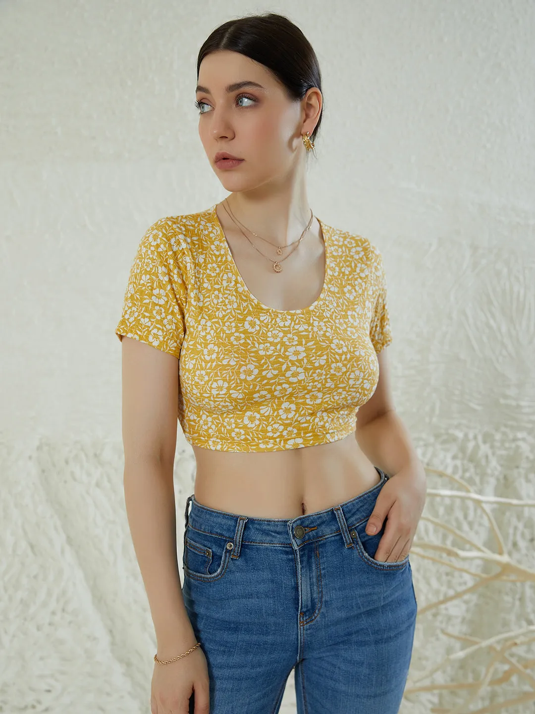 Berrylush Women Yellow & White Floral Printed Scoop Neck Waist Tie-Up Cotton Slim-Fit Cropped T-Shirt