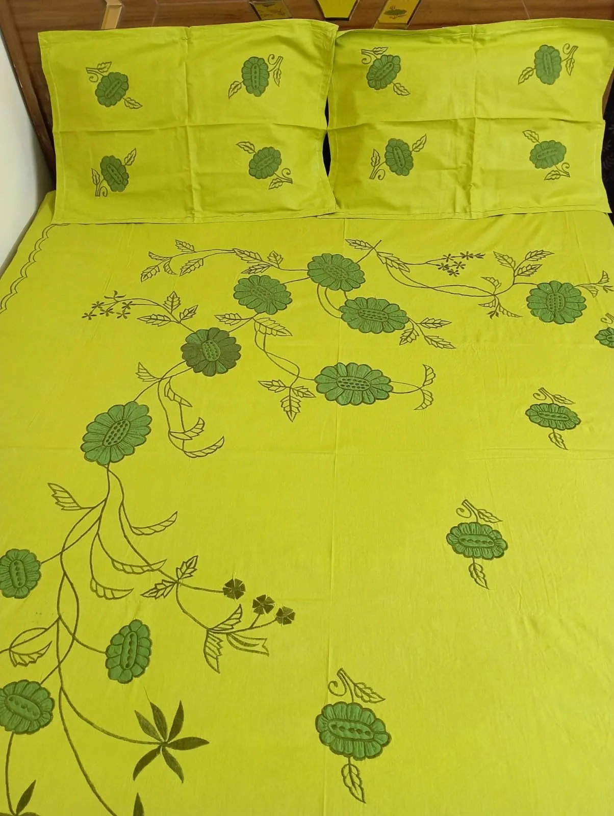 Nice Things Machine Embroidery Bedsheets 200 Thread Count Pure Cotton Double Bedsheet Green Color