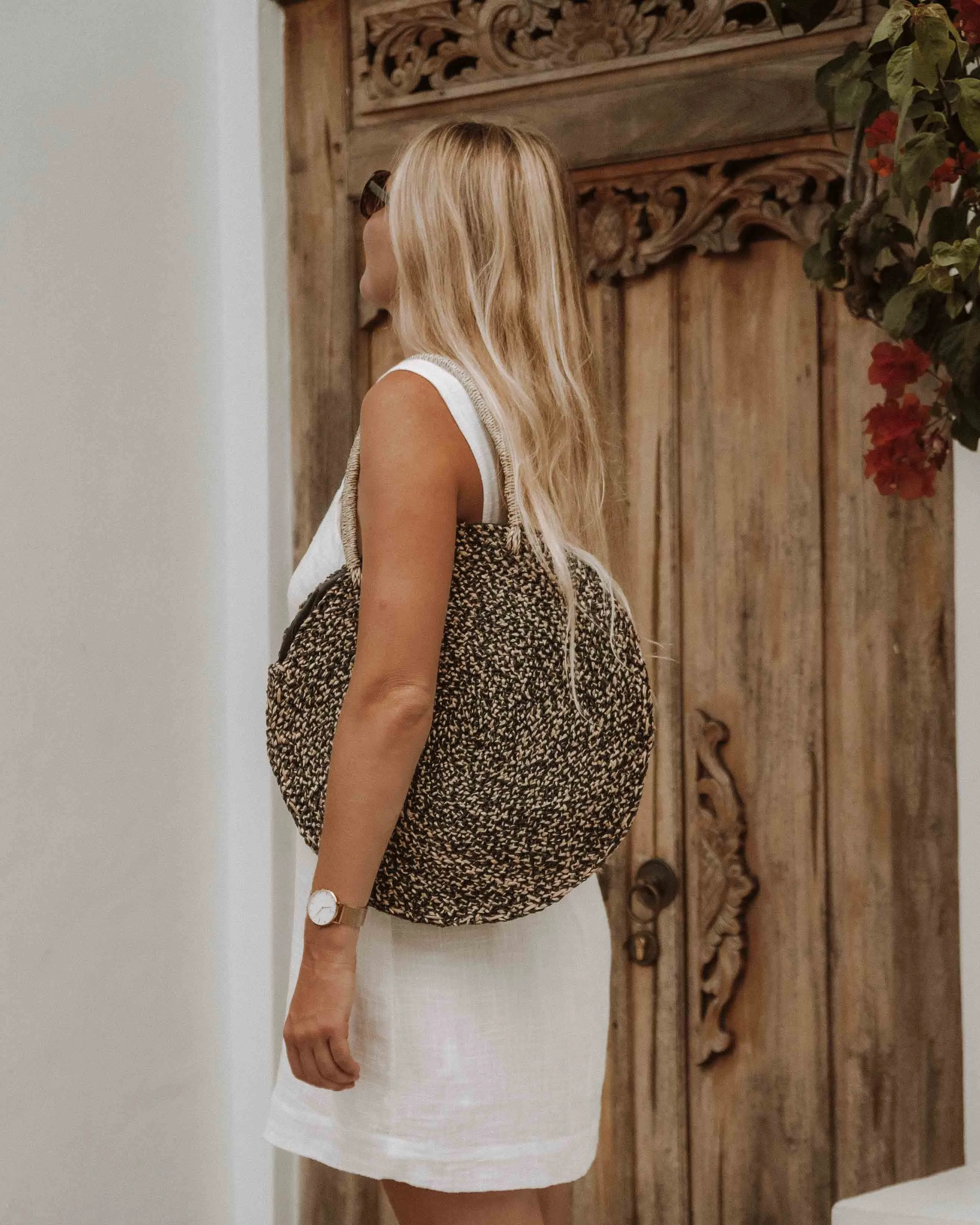 Round Grass Beach Tote Black