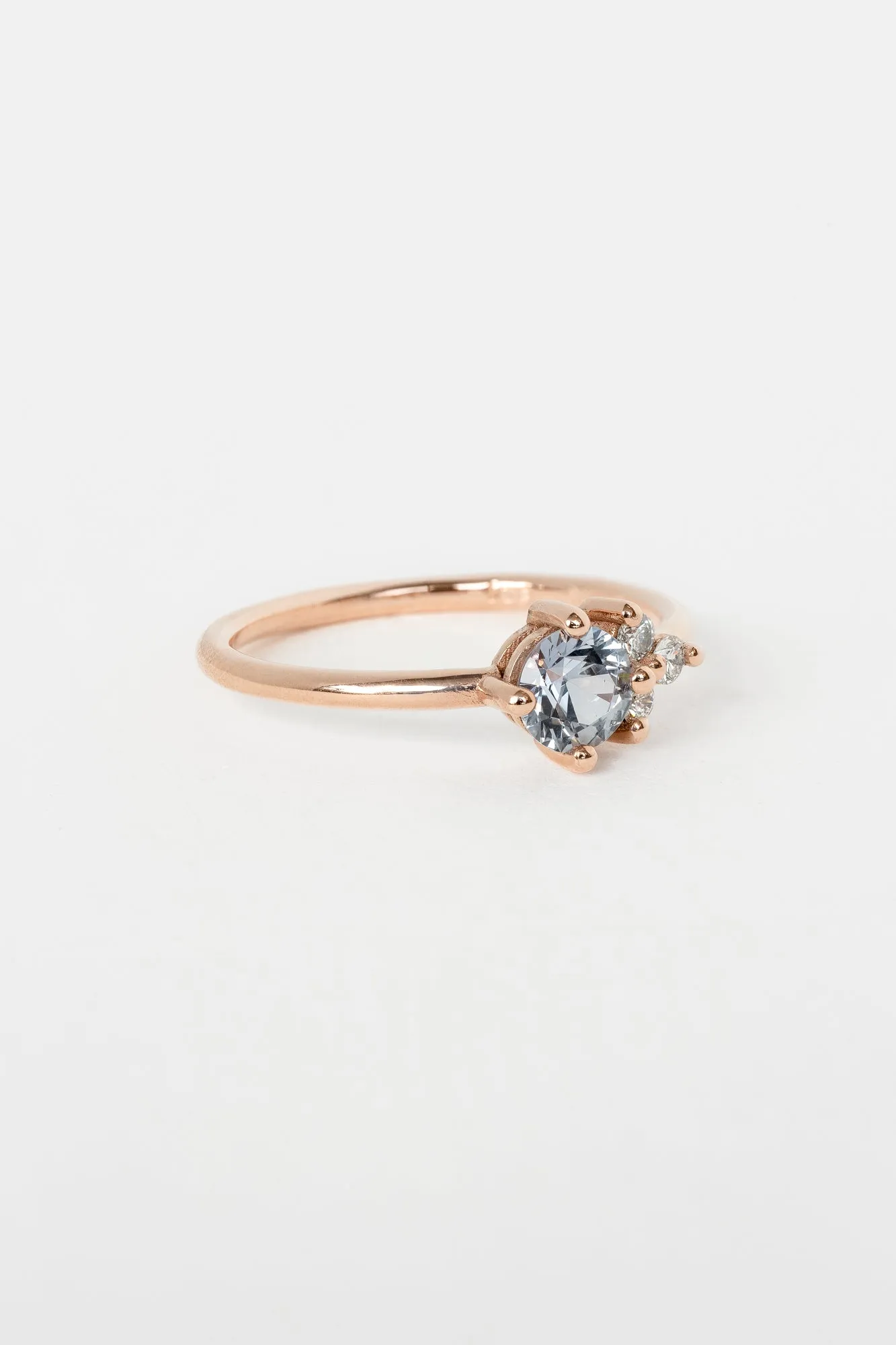 Shooting Star Ring with 0.58ct Montana Sapphire